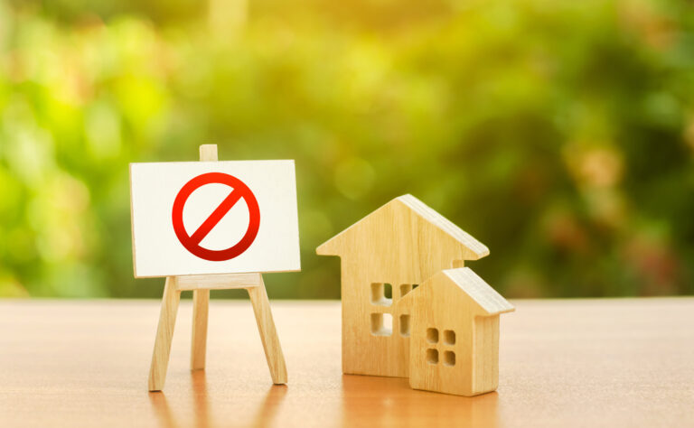 Exemptions For Permanent and Temporary Residents As Canada Foreign Buyer Ban Starts In January